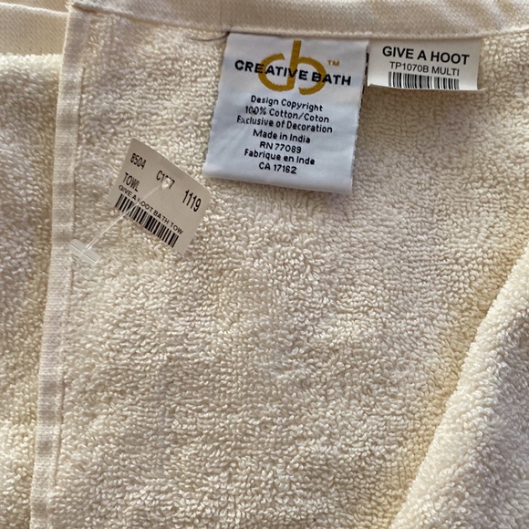 Decorative bath towel, give a hoot set of two. - Picture 4 of 4